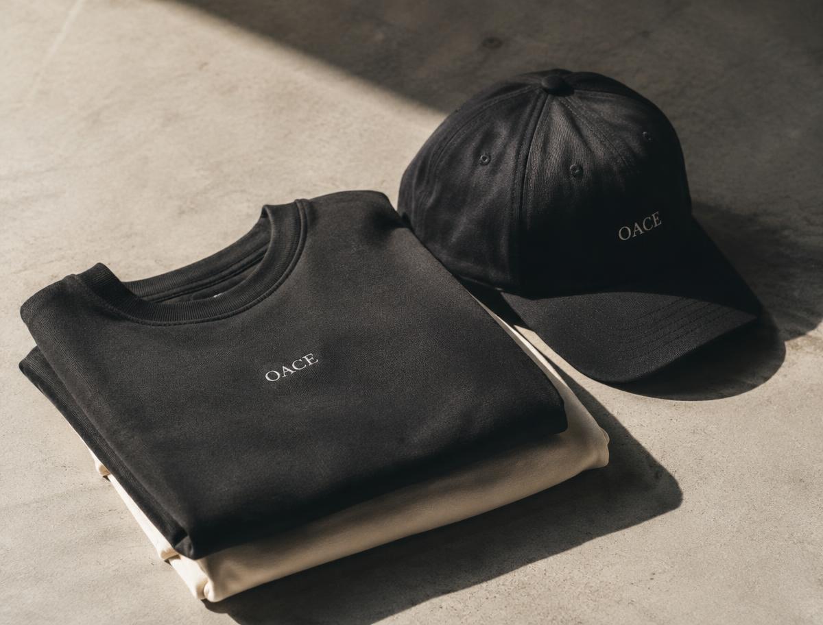 Le Cadre merchandise